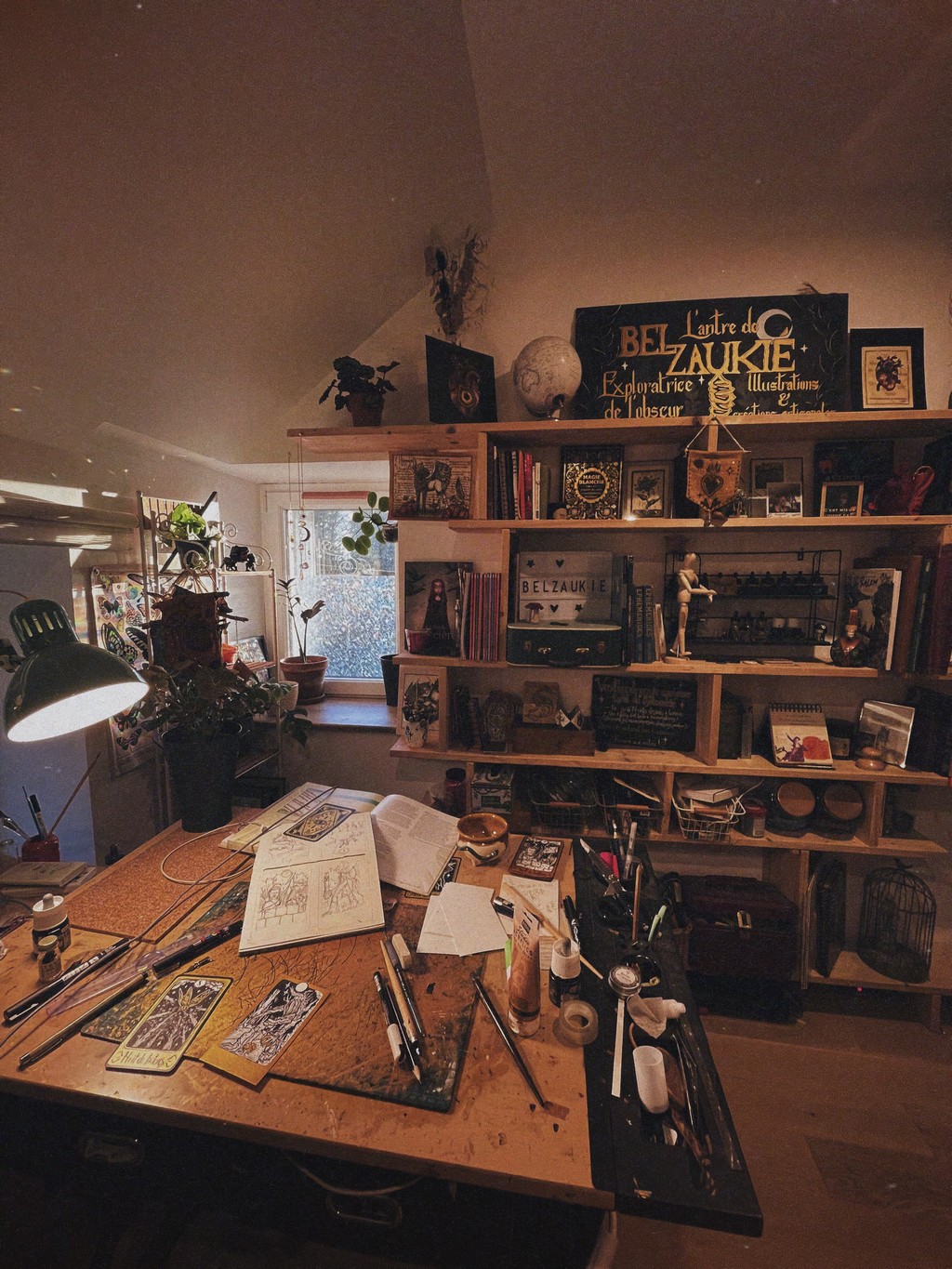 BELZAUKIÉ Artiste peintre et céramiste spécialisée  dans  le médiéval fantastique